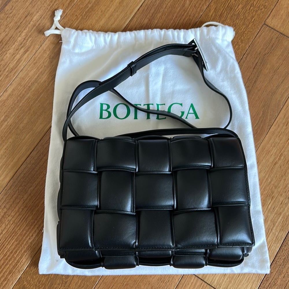 NWT Bottega Veneta Padded Cassette Bag in Black